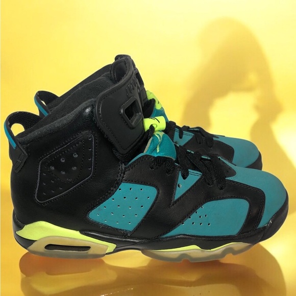 Kids Black and Teal Jordan’s - Picture 15 of 15